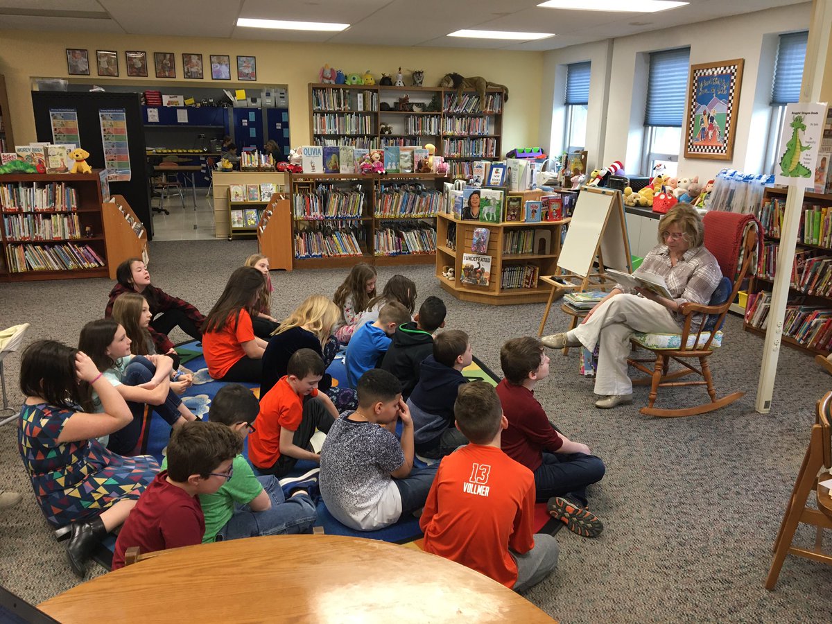 MrsAllensClass5's tweet photo. Launching our haiku art project today in Library class! 
@TinaMarieNabing #gominoa https://t.co/19BQiTDlKx