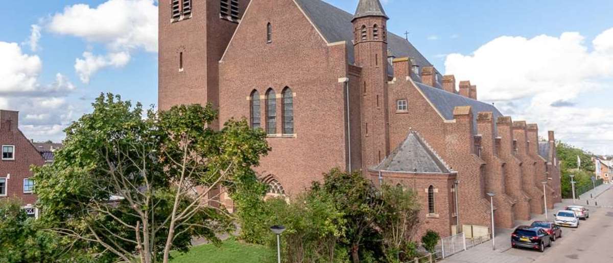 Bergh Bouw heeft opdracht gekregen om de Sint-Petrus en Pauluskerk te Dinteloord te transformeren naar 27 appartementen. Klik voor meer informatie.
#transformatie #Dinteloord #bouw #renovatie #kerk #duurzaam #appartement #bouwproject #wonen #heilighuisje

berghbouw.nl/wonen-in-de-si…