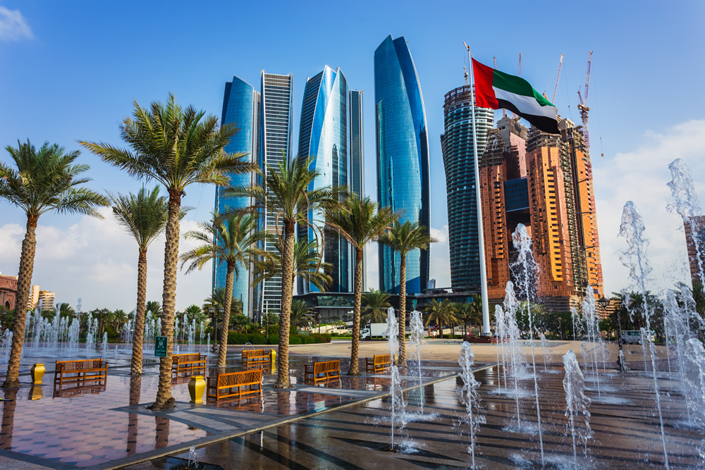 InspiredLuxury's tweet photo. This #WanderlustWednesday we are thinking about the United Arab Emirates 🇦🇪.

We know #Dubai is the prime destination here, but why not take a trip instead to #AbuDhabi? 🤔

After all, it, like Dubai boasts an incredible skyline 😍.

👉 https://t.co/C5B2iCrUse 👈 https://t.co/VY2n33nwr4