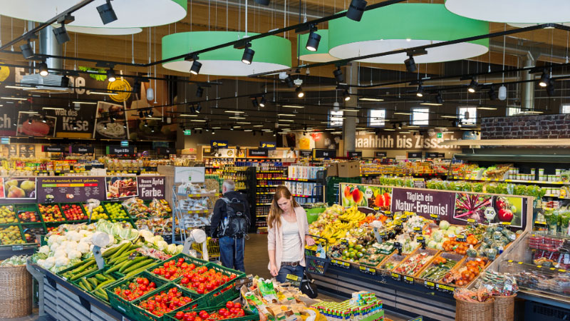 SignifyCompany's tweet photo. Enhance visual appeal, reduce operational costs and meet #sustainability targets. Learn how @Signifycompany's #InteractRetail makes shopping a real treat
#retail. https://t.co/tDYLvjHaUu https://t.co/CXVC1wQoao