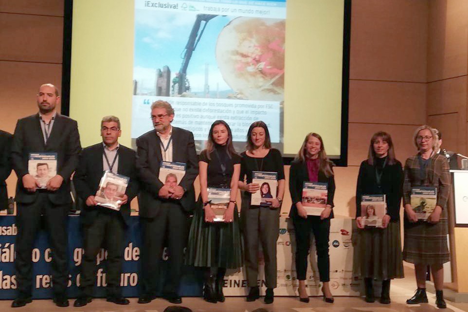 GLS_Spain's tweet photo. Nuestra compañera Isabel participa hoy en las Jornadas @Corresponsables dónde nos han entregado un pequeño detalle por nuestra trayectoria como aliados. ¡Gracias y enhorabuena por estos 15 años! #GLSResponsability #Januario2020MAD https://t.co/CWbITVYM2x