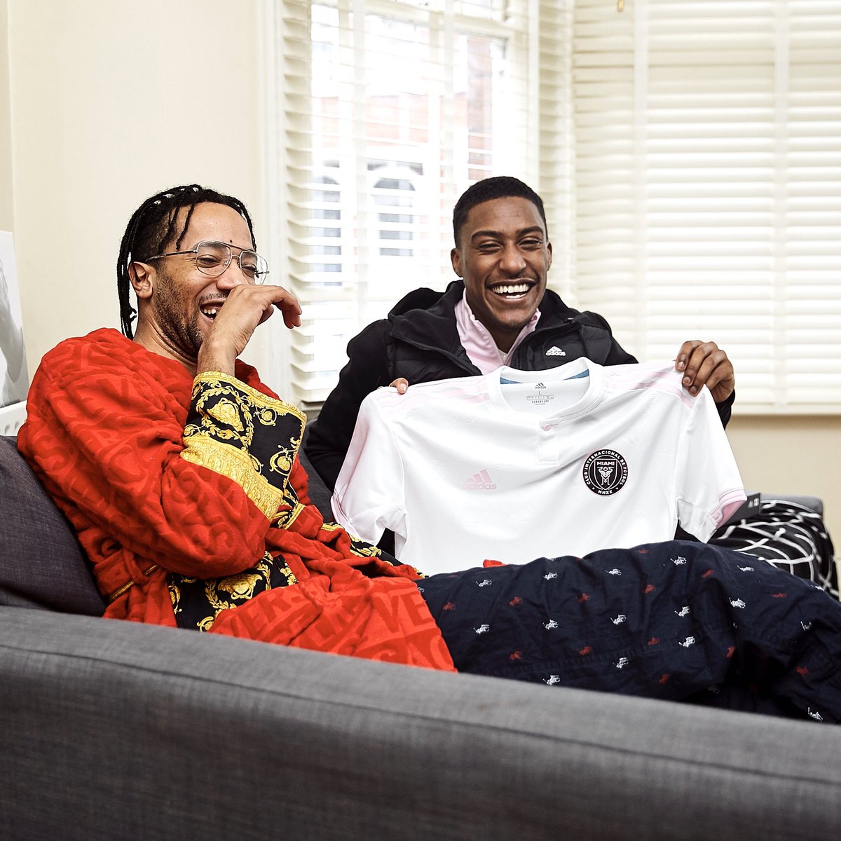 ProDirect_LDN's tweet image. Bringing the heat. Yung Filly delivers the new @InterMiamiCF 2020 adidas Home Jersey across London to celebrate the launch of the collection. Available now at Pro:Direct 𝗟𝗗𝗡𝟭𝟵.
-
Pro:Direct LDN19, 19 Foubert's Place, Soho, London, W1F 7QE