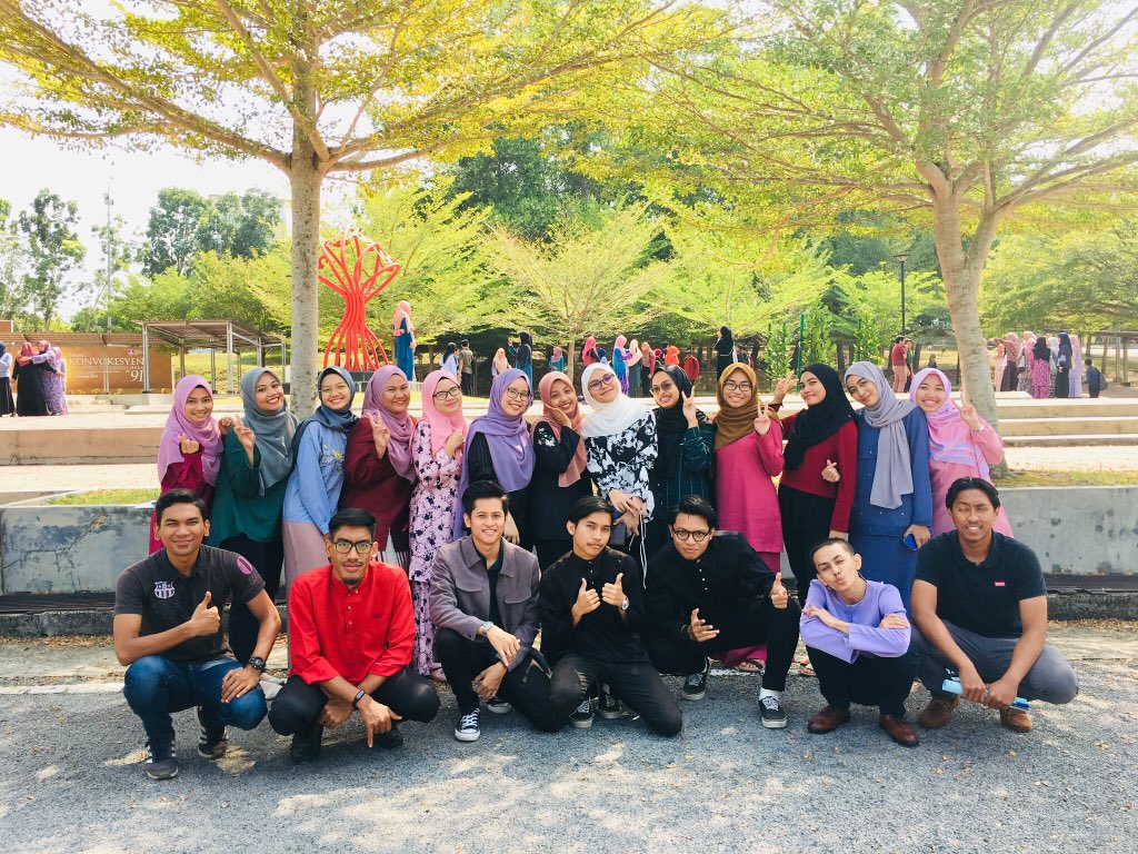 zumirratul's tweet photo. A little throwback won’t hurt right? Degree students life.. AP2253B.. @ernyyyBalqis @farah_sorfina
#missingoldfriends
#belHELL https://t.co/J9Z00TcVc2