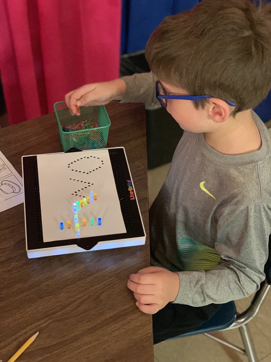 Mrs_Johnson_4A's tweet photo. Multi sensory sight word practice! @teamredclay @ConlinPrincipal #lifeinkindergarten #weareredclay https://t.co/8MMxV7Zdwg