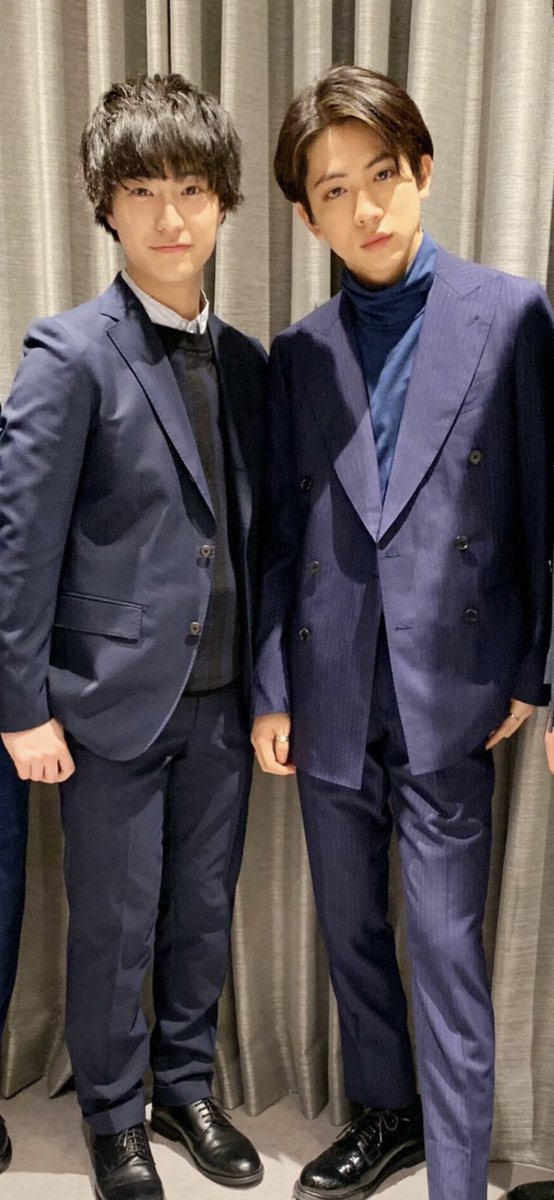 O____tak4's tweet photo. 右の顔がいいのと左のスーツ初めて着せて貰った短足ぎみの御坊ちゃまかわE https://t.co/X5J9pIw3sQ