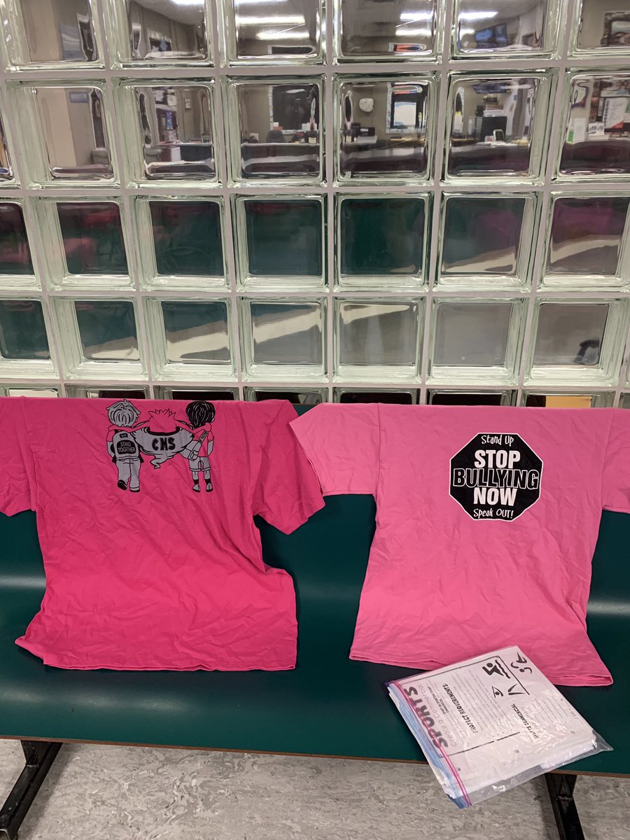 SuperStuRDPSD's tweet photo. Bon matin Twitterverse, I am @Andreannet91 from @cmscyclones . I am part of the French Immersion team and I will be sharing our #PinkShirtDay with you!  Bonne journée à tous! #RDPSD #RedDeer https://t.co/EP2osU5GK7