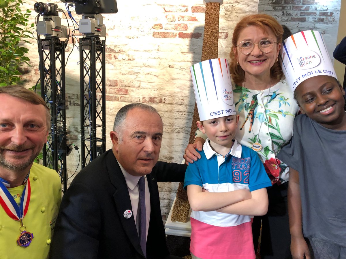 Gerstenhaber13's tweet photo. Leçon de Goût avec Frederic Jaunault Mof Primeur et la présidente Angelique delahaye, maraichére sur le plateau du GNIS. https://t.co/1KIasG6LaA
