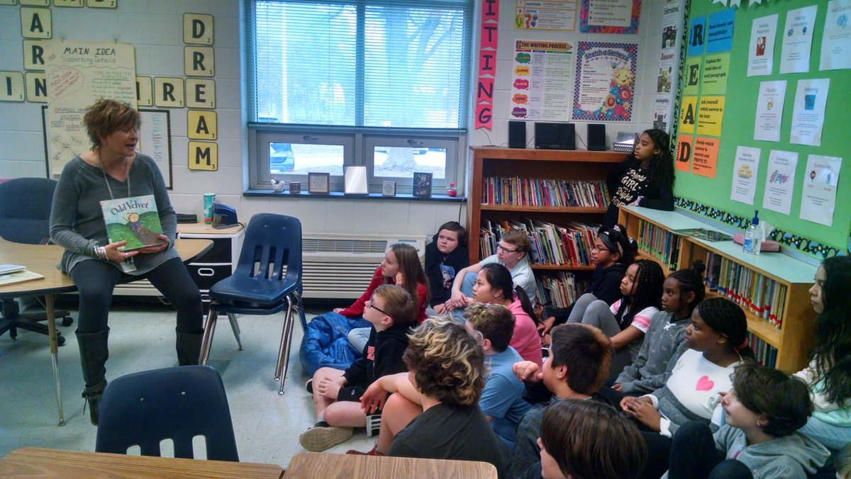 JenniferArchual's tweet photo. Day 3 of our Mystery Readers! Thanks Mrs. Nolette for participating! @AlantonAstros @twinjamom @AlantonLMS https://t.co/s9x5fSOofi