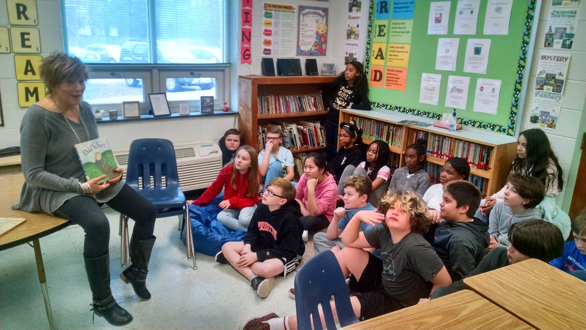 JenniferArchual's tweet photo. Day 3 of our Mystery Readers! Thanks Mrs. Nolette for participating! @AlantonAstros @twinjamom @AlantonLMS https://t.co/s9x5fSOofi