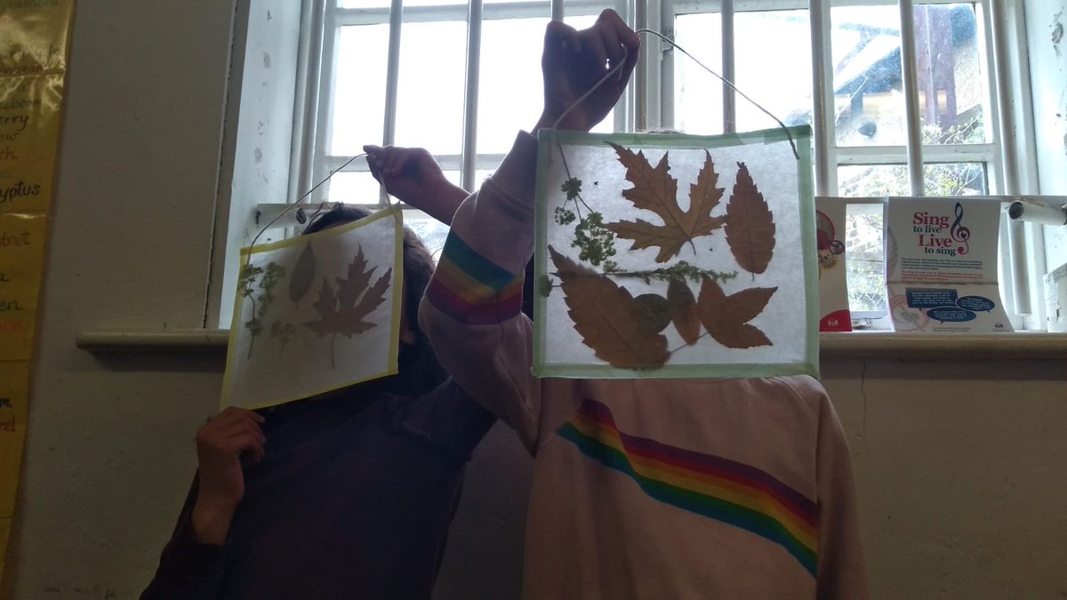 meanwhilegdns's tweet photo. π Thank you to everyone who came to our Bee Friendly event with @globalactplan last Saturday! We painted lots of bee homes & made beautiful leaf lanterns πΏ #pollinatorpaths #communitygarden #NorthKensington https://t.co/rtqX4U1uTV