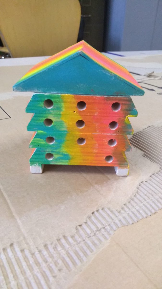 meanwhilegdns's tweet photo. π Thank you to everyone who came to our Bee Friendly event with @globalactplan last Saturday! We painted lots of bee homes & made beautiful leaf lanterns πΏ #pollinatorpaths #communitygarden #NorthKensington https://t.co/rtqX4U1uTV