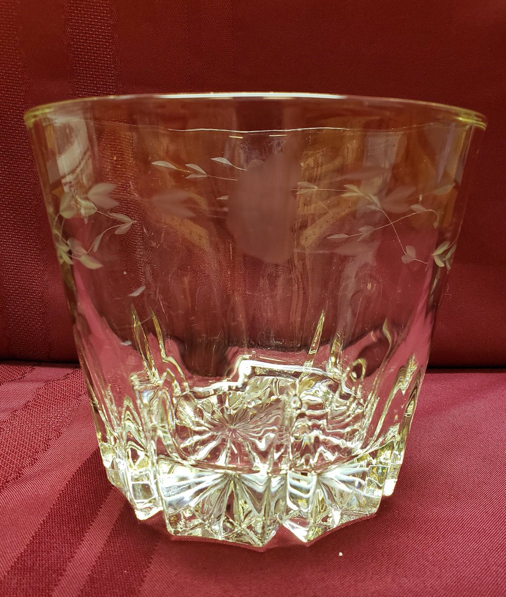 Lyn_Bluefish901's tweet photo. Princess House Glass Ice Bucket, Heritage Pattern, 1960s Wine Cooler Chiller, Kitchen Dining Party Home Elegant Retro Decor, TV Movie Prop https://t.co/cminQV5dcQ #AmazingFunVintage.etsy.com #Vintage #Etsy #StarburstPattern https://t.co/xSAE4aUnGQ