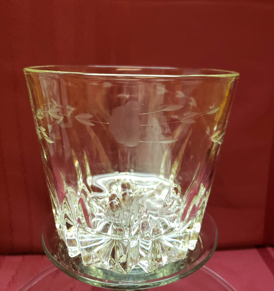 Lyn_Bluefish901's tweet photo. Princess House Glass Ice Bucket, Heritage Pattern, 1960s Wine Cooler Chiller, Kitchen Dining Party Home Elegant Retro Decor, TV Movie Prop https://t.co/cminQV5dcQ #AmazingFunVintage.etsy.com #Vintage #Etsy #StarburstPattern https://t.co/xSAE4aUnGQ