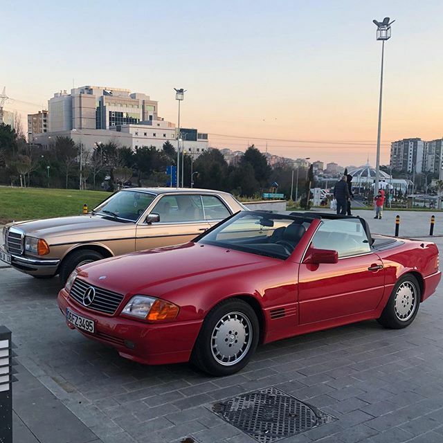 MercedesBenzCCG's tweet photo. Günün fotosu: #mercedes #benz #classic #cars #retro #hobby #garage #mb #mbclassic #r129 #w123 #carstagram #instacar #vintagecar #picoftheday #caroftheday #photooftheday #mercedesbenzmuseum #istanbul #turkey photo By @emintkenmez https://t.co/dzunWLxkn9