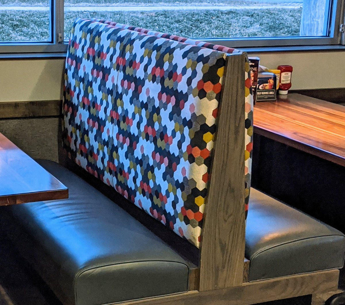 EricAbramsGIS's tweet photo. At a local eating establishment this morning and they use hex bin spatial analytics for seat covers. #gis #hexbin #whoknew https://t.co/bYsysDOBQE