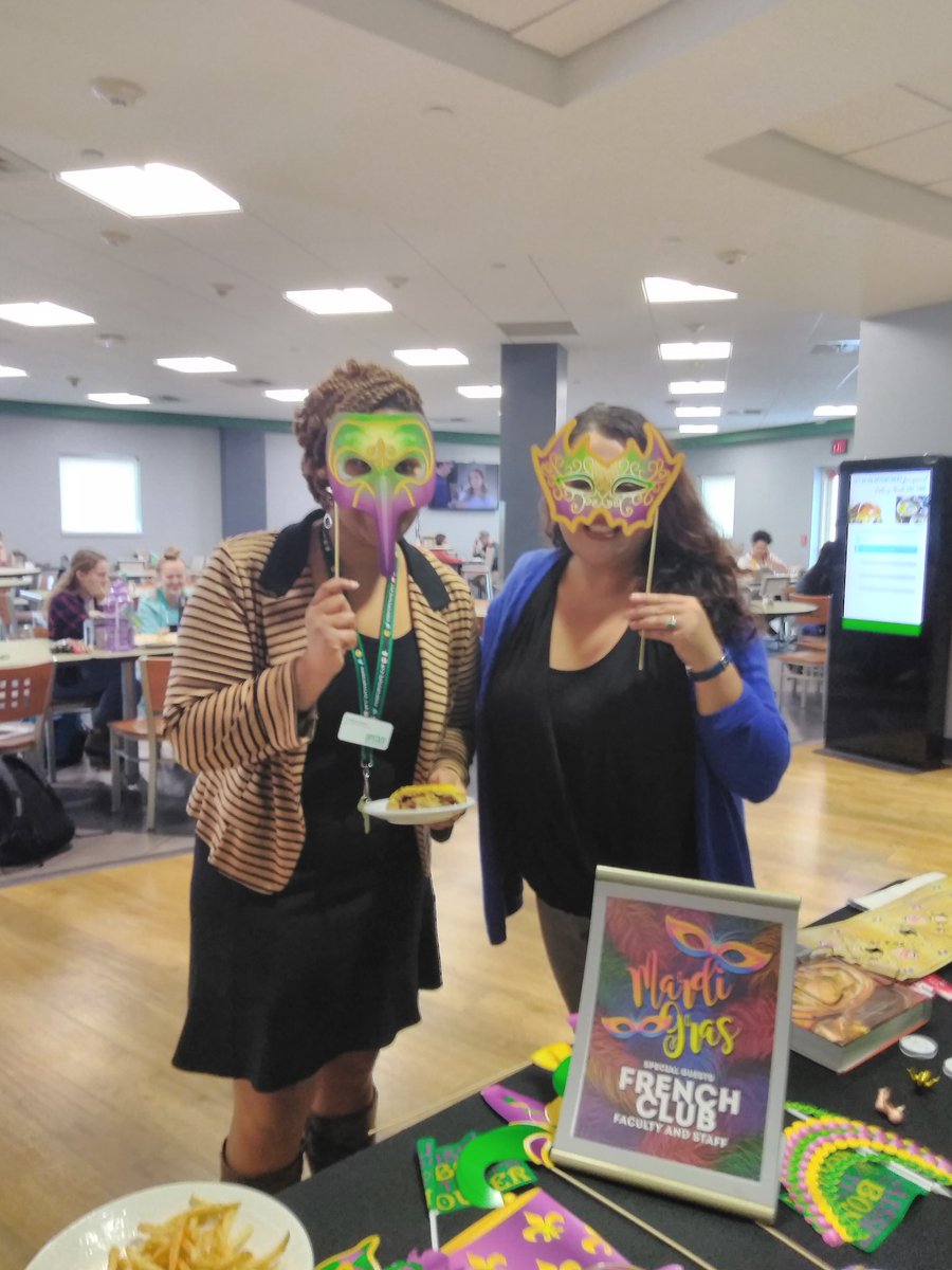 AraceliHLaroche's tweet image. Aujourd&apos;hui. Today @UpstateDining avec Sakidra @sodexoUSA #MardiGras2020 @uscu_frenchclub #FR1011 Merci @DrAndreFortune @UpstateStuLife Play #French Trivia @mme_colnot @LLC_Upstate @USCUpstate  @UpstateCAHSS #UpisWhereWeLive #LeadWithLanguages