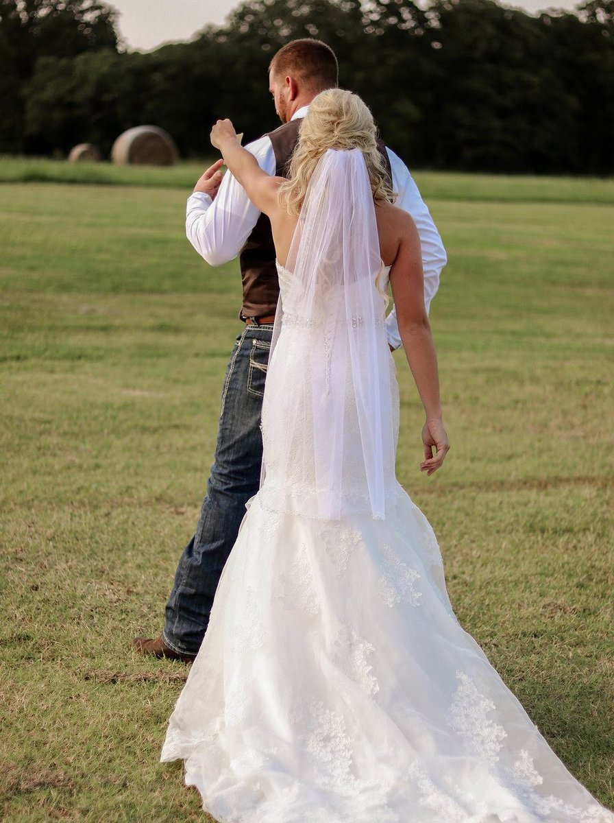 MCL_OK's tweet photo. #Wedding Tip Wednesday: Add even more fun to your big day by taking part in a first-look moment with your partner. In addition, know that you can do so with your parents and bridal part too!
#weddingplanning #outdoorweddings #firstlook #firstlookphotos #wed #mountaincreeklodge https://t.co/xmodQTv3ia