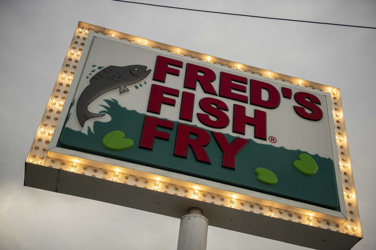 Gutiefam3's tweet photo. True San Antonians know where they’re going for Ash Wednesday and Lent Fridays #fishcrazy #drugmule #itsafront https://t.co/jF6pUha8sT