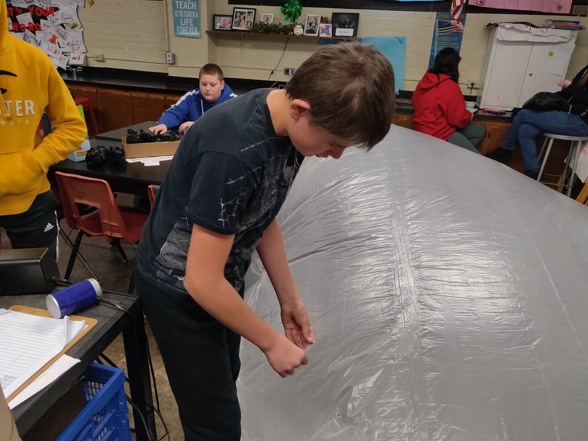 MrsKeene3's tweet photo. Walk thru cell project in action....cell membrane almost done! #reedacademy #cellproject https://t.co/PKdim3G8rX