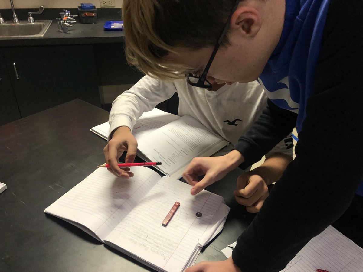 Robynlv's tweet photo. Mapping magnetic fields in #SeventhGradeScience @ACMS_Jaguars https://t.co/plBws9ALSv