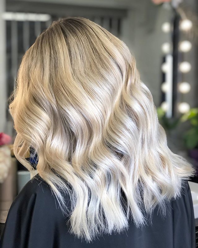 AtelierStore's tweet image. Nous avons réalisé sur notre cliente un Balayageombre 🤩 juste dingue la couleur est magnifique elle capte toute la lumière 💡 magique 💛💛