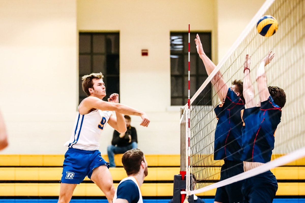 The Queen’s Gaels handed the Ryerson Rams their eighth loss of the season on Sunday night. 
Read the latest article by Andrew Yang on our website today! Link in bio! 
📷: Hung Le