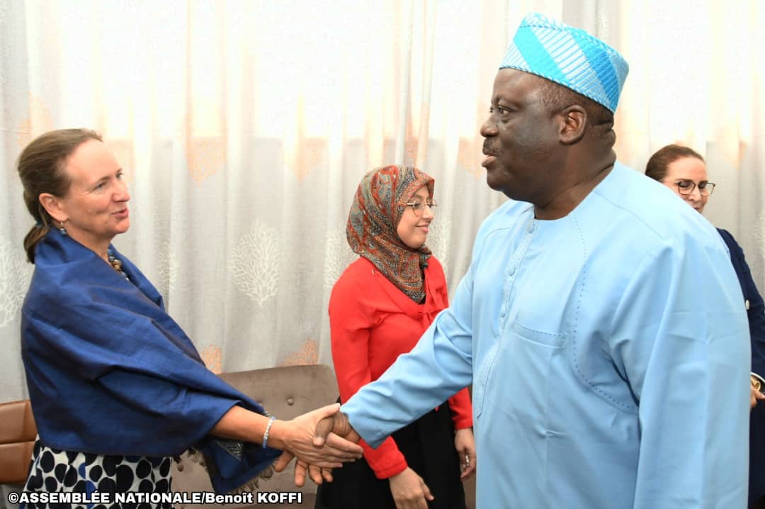 VlavonouLG's tweet photo. J’ai reçu à mon cabinet ce jour les députées marocaines Saïda BOUALI et Imane EL YAKOUBI. Elles étaient accompagnées pour la circonstance de Badria ZEINO-MAHMALAT, manager du projet « Engageons-nous pour plus de femmes en politique au Maroc et au Bénin ».
#LGV https://t.co/UF2KMUEztF