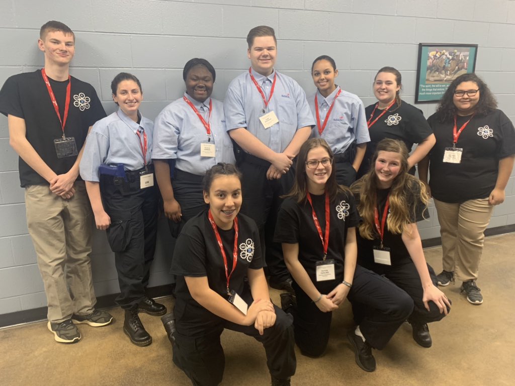 RockvaleHighCJ's tweet photo. We are ready to ROCK the house!! Crime Scene Investigation and Unknown Officer Response! Wish us luck! #RockvaleHigh_TN #SkillsUSA #RuCoCTE #RVHS_SkillsUSA #RockvaleCTE https://t.co/VrXGgtXQbm