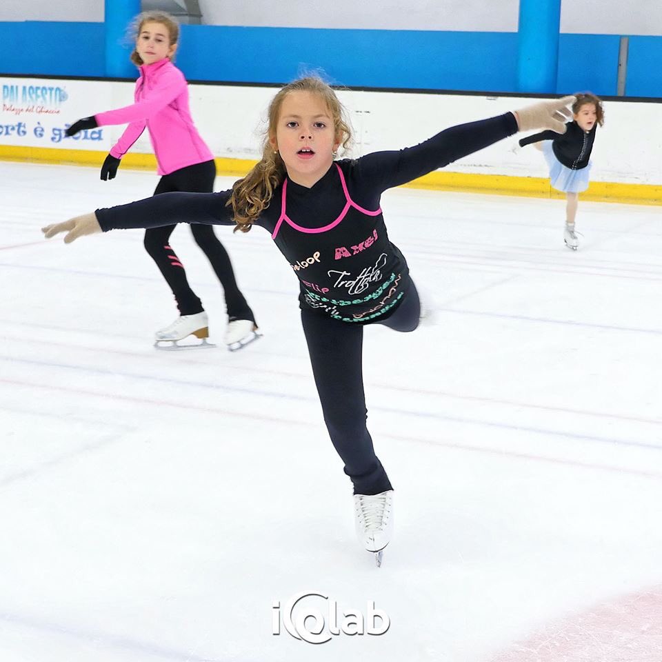 Non c'è età per spiccare il volo. ✈️🤩💪

📸 Nicole Santoro.

#TeamIceLab #IceLab #FigureSkating