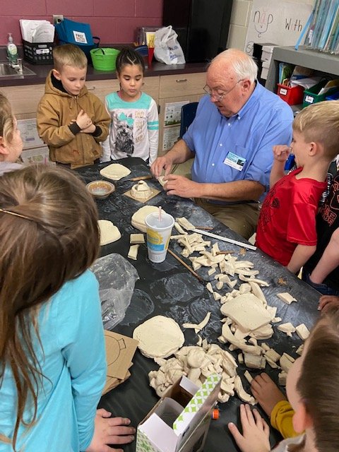 Franklin27030's tweet photo. Students in Christy Bledsoe’s second grade class are wrapping up their extended reading project about polar bears. Local potter Tony Bledsoe showed students how to make their own polar bear cave out of clay. Students are excited to take their sculpture home! #Promise4ALL #SCSed https://t.co/MeKoMjGT6r