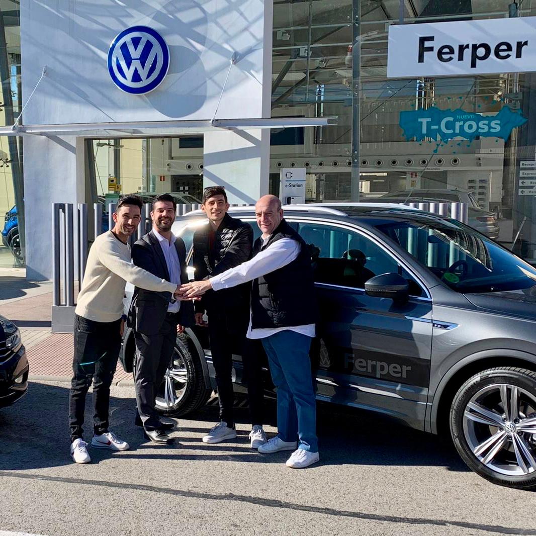inballpadel's tweet photo. ¡Hoy hemos firmado la renovación con nuestros amigos de @VW_Ferper! Además, también se ha hecho entrega de los coches #Inball a @sanyoGutierrez y @FrancoStupaczuk, jugadores top. Sin duda, ¡una mañana de cracks! 🔥 🎾🏎
#Inballpadel #padel #patrocinio #patrocinador https://t.co/0bNco1vIc0