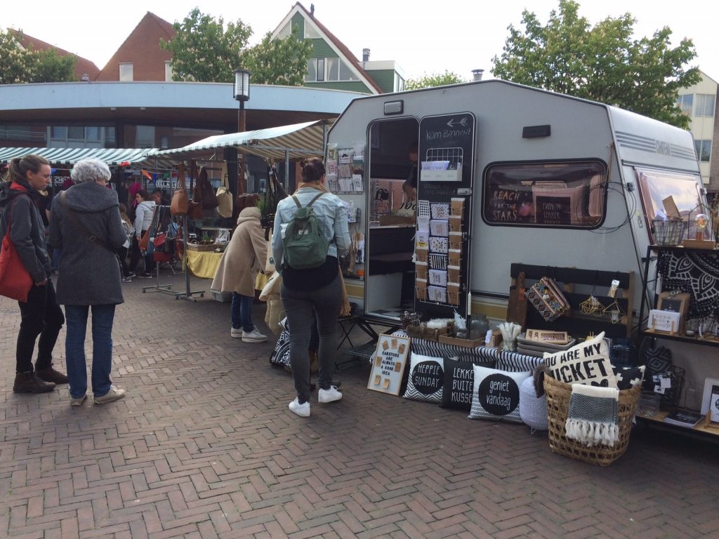 Dag #domstad! Deze markt zoekt deelnemers: Streekmarkt Puur Lunetten Voorjaar, Utrecht, mevrouwmarkt.nl/streekmarkt-pu… mevrouwmarkt.nl/wp-content/upl…