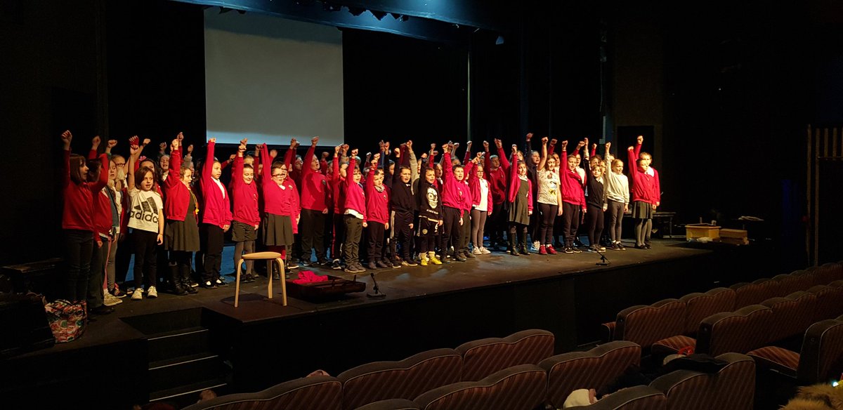 Y plant yn ymarfer ar gyfer sioe GLO yn Theatr y Savoy yfory.
The children rehearsing  for the performance of GLO at the <a href="/SavoyTheatreTon/">SavoyTheatreTon</a> tomorrow. 
<a href="/MewnCymeriad/">Mewn Cymeriad</a> @anwencarlisle <a href="/Elin_Llwyd/">Elin Llwyd</a> <a href="/GwynforDafydd/">Gwynfor Dafydd</a> <a href="/meigwynedd/">Mei Gwynedd</a> <a href="/Celf_Cymru/">Cyngor Celfyddydau Cymru</a> <a href="/glyngoll/">Glyn Roberts</a> <a href="/SiarterIaithCCD/">Siarter Iaith CCD</a> <a href="/Twudur/">Tudur Phillips</a>