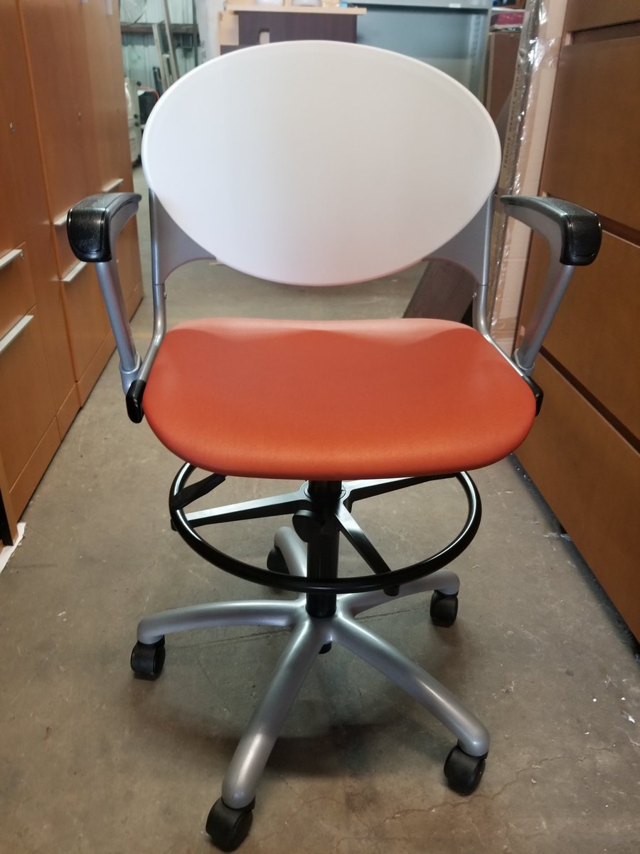 DFSIHOUSTON's tweet image. National Cinch drafting chairs
-commercial grade heavy duty
-adjustable seat height
-adjustable height feet rest
-swivel
-loop arm rests

-excellent condition
-All perfect working features
#nationalchairs #draftingstools #heavydutychair #useddraftingchair