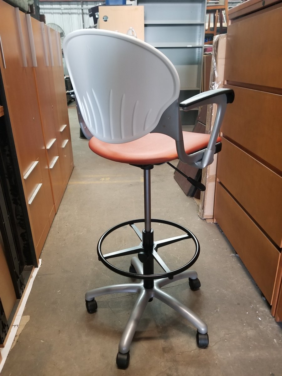 DFSIHOUSTON's tweet image. National Cinch drafting chairs
-commercial grade heavy duty
-adjustable seat height
-adjustable height feet rest
-swivel
-loop arm rests

-excellent condition
-All perfect working features
#nationalchairs #draftingstools #heavydutychair #useddraftingchair