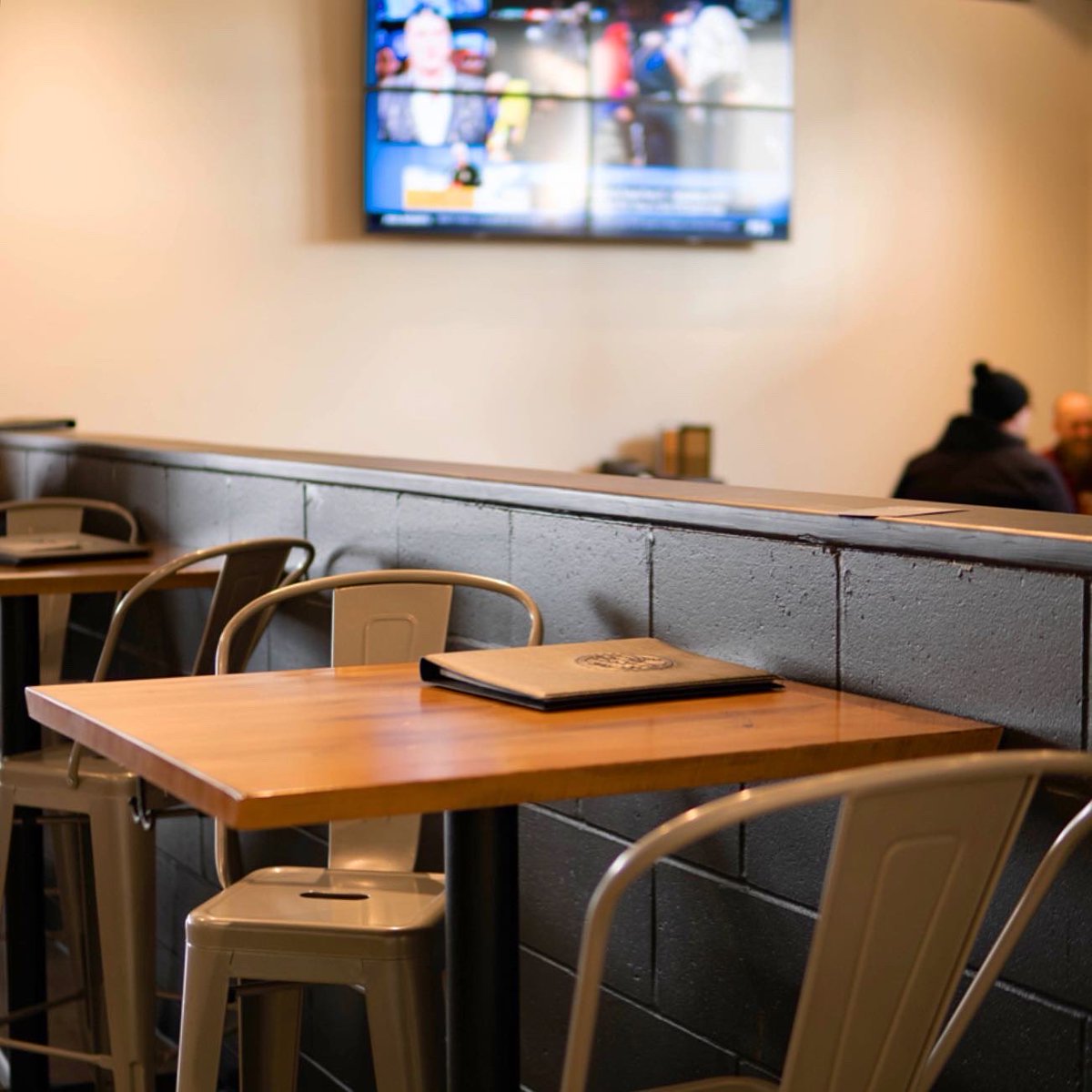 Fishers_Kitchen's tweet photo. Come on in, take a seat, and get out of this weather 🌨❄️ We’ll be waiting 🍻 #FishersTestKitchen #SunKingBrewery https://t.co/W5j61uxePE