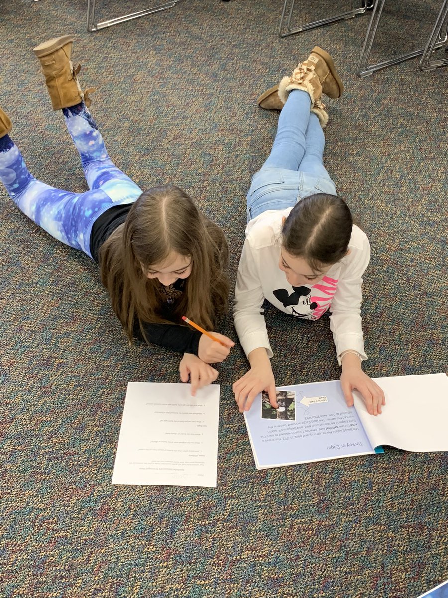 msgembarasclass's tweet photo. Thank you 2nd Graders for coming to our Scavenger Hunt Publishing Party! @D59Ridge @LiaMarvu @Griffin0515 @Poteracki118 https://t.co/8VrARbYQSl