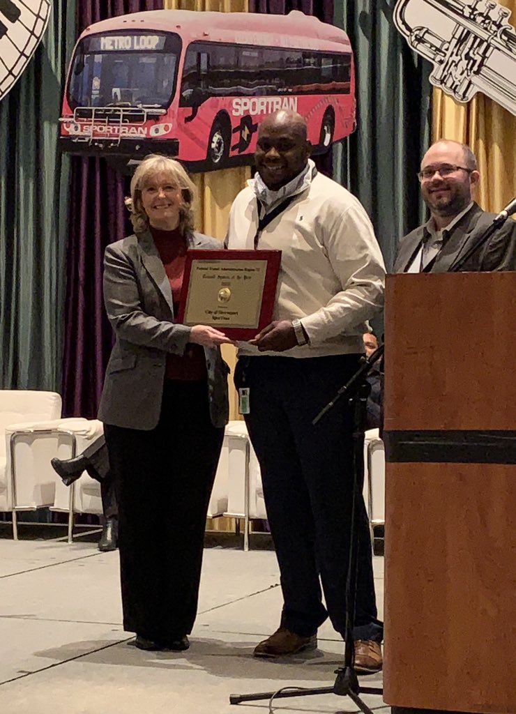 SporTranBus's tweet photo. SporTran CEO Dinero Washington proudly accepts the Federal Transit Administration’s Region VI “Transit System of the Year” award during the 2020 SWTA Annual Conference &amp; Expo! #RideSporTran #Sportran #RideWithUs #Community #LoveShreveport #SWTA #FederalTransitAdministration https://t.co/VaiRO5Ar10