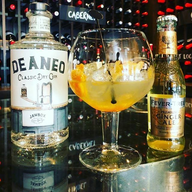 Gin of the week: Our signature label Deaneo Jawbox gin, broken honeycomb, pickled ginger & fevertree gingerale! 🍸#cheerstothat #localcollaboration #belfast #jawboxgin #deanes #deanesatqueens @eatatdeanes @jawboxgerry ift.tt/2vgRypG