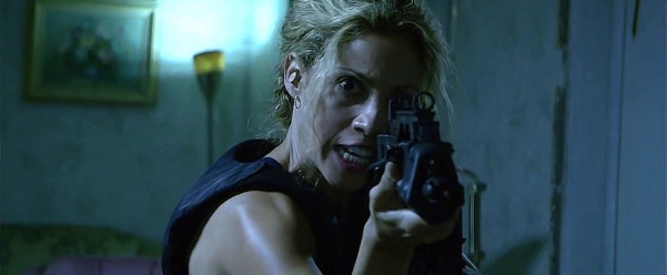 ソエジマックス モトブログ 映画監督 動画ブロガー 副島新五 マイアミバイス H K G36c を構えて両目をギンギンに開いて狙うジーナ この人 左利き 細かすぎて伝わらない映画の好きなシーン T Co Y6r9x5blmq Twitter