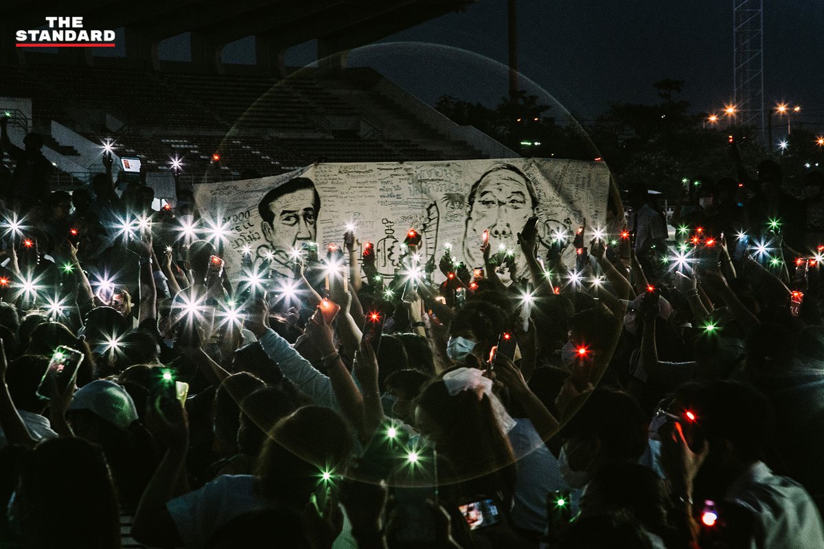 thestandardth's tweet photo. Flash Mob พระจอมเกล้าลาดกระบัง ต่อต้านความไม่เป็นประชาธิปไตย ไว้อาลัยวีรชนต่อสู้ทางการเมืองในอดีต

เรื่อง: ไพศาล ฮาแว
ภาพ: โสรยา เขียวอ่อน

#TheStandardPhoto 
#TheStandardCo https://t.co/29K5O1swgA