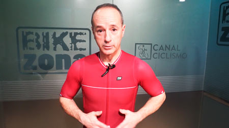 Josema Fuente se viste con el nuevo maillot de <a href="/FasterWear/">FASTER</a> #WING. Ligero, versátil y con mangas Thermo soldadas!!
veoplanet.com/video.php?secc…