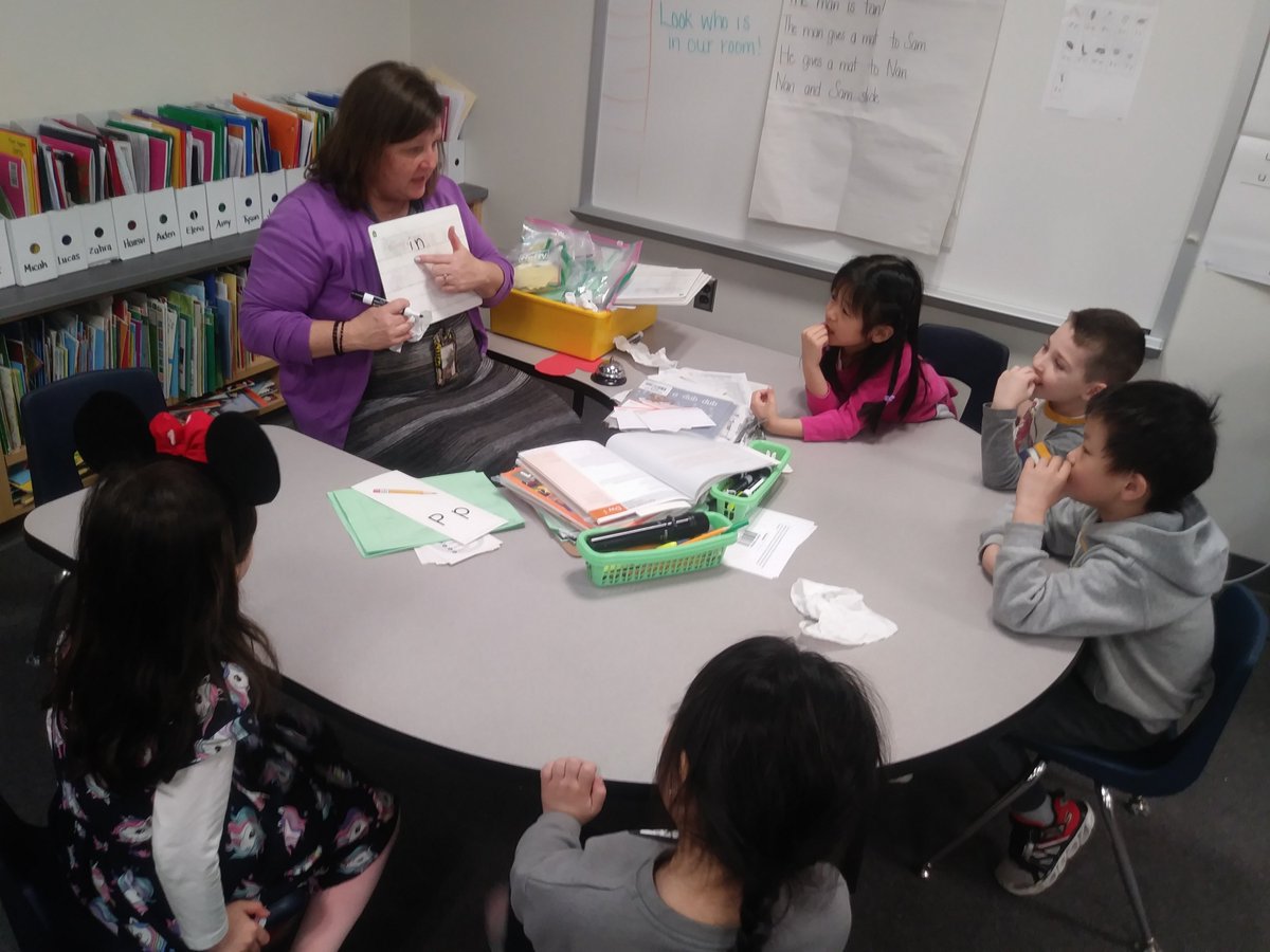 hcpss_waves's tweet photo. Today, we were pleased to welcome Peter Brunn, Vice President of The Center for Collaborative Classrooms, to Waverly! We were excited for him to see such great literacy instruction in action with our students! @CollabClassroom @hcpsselemla @HCPSS_ECP #beingareader #beingawriter https://t.co/qwqj02IJ7T