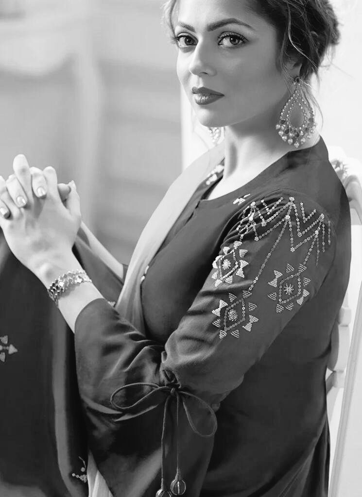 Koi itni khubsurat kaise ho sakti hai yar...
#DrashtiDhami #QueenD