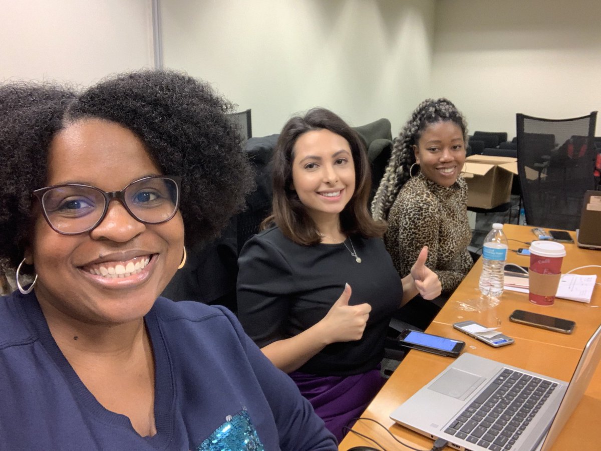 Giving an education (about services &amp; phones) at Department of Education 😅 #lifeatatt <a href="/kashmenezes/">Prakash Menezes</a> <a href="/404girl/">Betsy Francis</a> <a href="/Bhuv_FASDC/">Bhuv Singh</a>