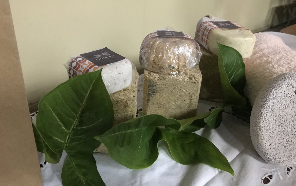 MarioQuinonez1's tweet photo. Algunos de los produtos precolombinos creados en mi cátedra. La idea implementar soluciones a casos comunicacionales, resaltando la narrativa nahua. @precolombinocl  @UJMD_sv @TuEspacio_ECC @ahistoriasv @Lycaones 
Jabones de piedra pómez
Café de ojushte
Mouse de maíz y cacao https://t.co/1otBwBzUmM