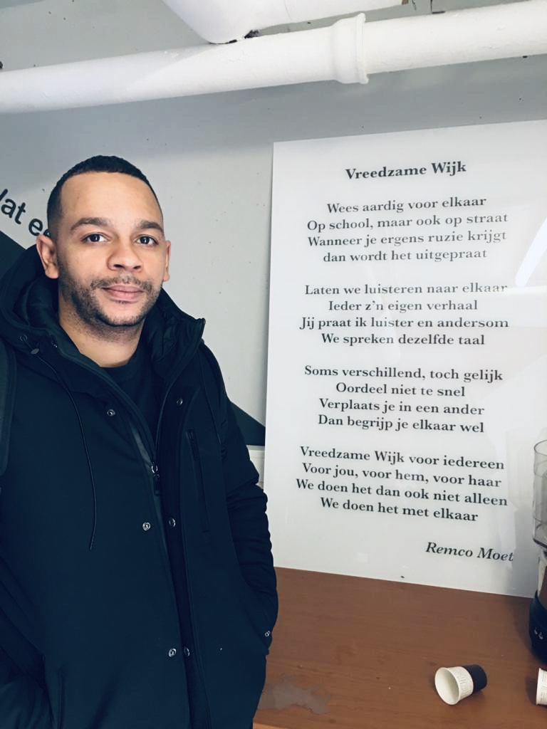 Kinderlabs's tweet photo. Goed #Vreedzaam bezig @Havensteder! Kinderen zetten zich samen met wijkpartners in tegen de vieze trappenhuizen in de flats! Opstekertrappen, Druppie en HET #onzevreedzamewijk gedicht. Hier word je toch vrolijk van #samenstaanwesterk. #steentjebijdragen #oostgaarde #capelle https://t.co/MDErkPqO5e