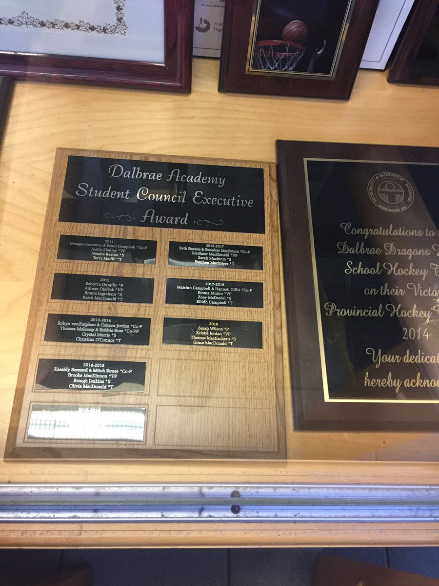 MJMacLellan87's tweet photo. Joining students @dalbraeacademy to talk about @stfxuniversity. Loved checking out their awards case and found the names of many Dalbrae alumni who are excelling at StFX. #winningcombination https://t.co/XDU8mHrTk6