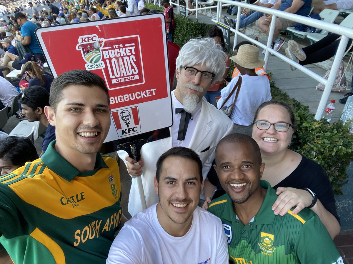 Cluedo: Dead Australian? I think it was Colonel Sanders with a cricket bat at Newlands. <a href="/KFCSA/">KFC South Africa</a> #KFCBigBucket #proteas #kfc