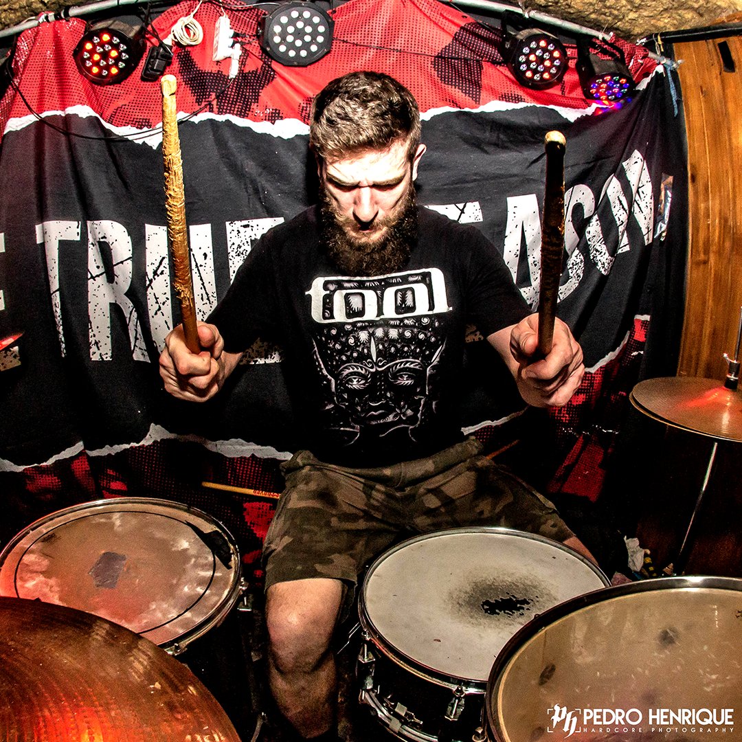 15/02/2020 - BURN FEST - Foto por <a href="/ph/">Paul Hammond</a>.fotos
⠀
Próximo show: 1 de Março com os amigos do: <a href="/questionshc/">Questions</a> + @amorfooficial + @ravelhc_ + @aptovulgar + @qiamenoshc
⠀
Na @casamarelarock